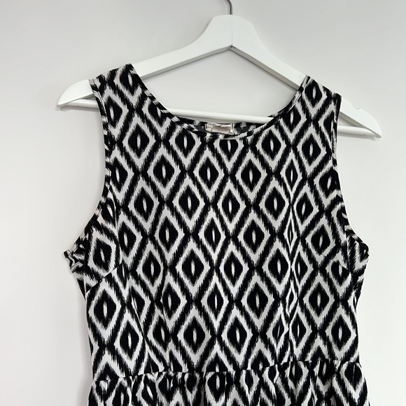 Mini dress with sexy back cut - Picture 2 of 3